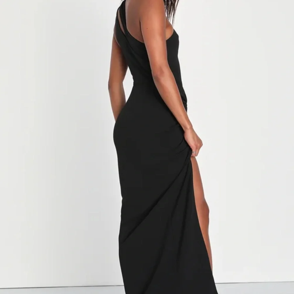 Lulu's Black One-Shoulder Maxi Dress - Picture 2 of 2